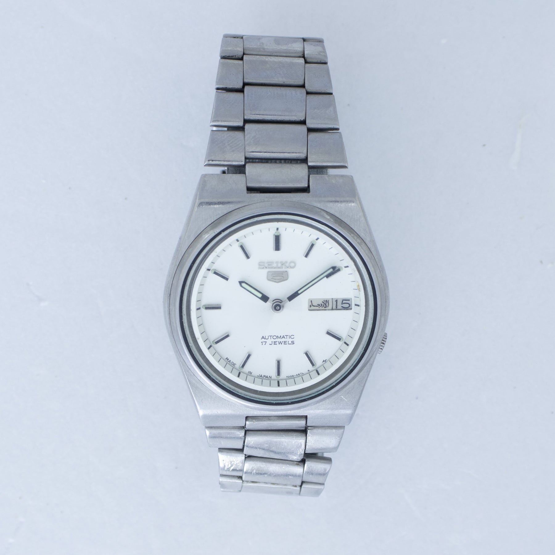 Front view of Vintage Seiko 5 7009-816J Automatic White Dial Watch