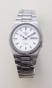Additional angle of Vintage Seiko 5 7009-816J Automatic White Dial Watch