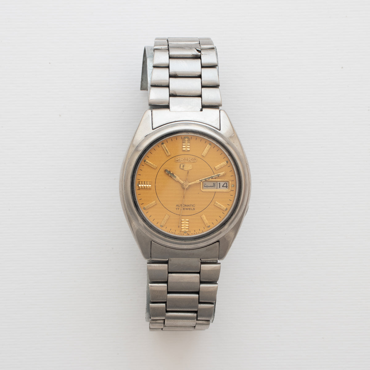 Vintage Seiko 5 7009-3041 wristwatch front view
