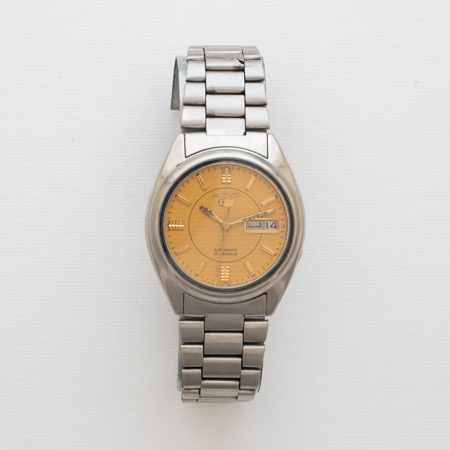 Vintage Seiko 5 7009-3041 wristwatch front view