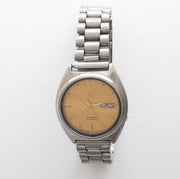 Vintage Seiko 5 7009-8331 wristwatch alternate front view