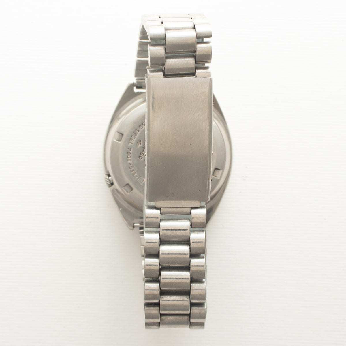 Vintage Seiko 5 7009-8331 wristwatch additional view