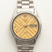 Vintage Seiko 5 7019-6081 wristwatch additional front view
