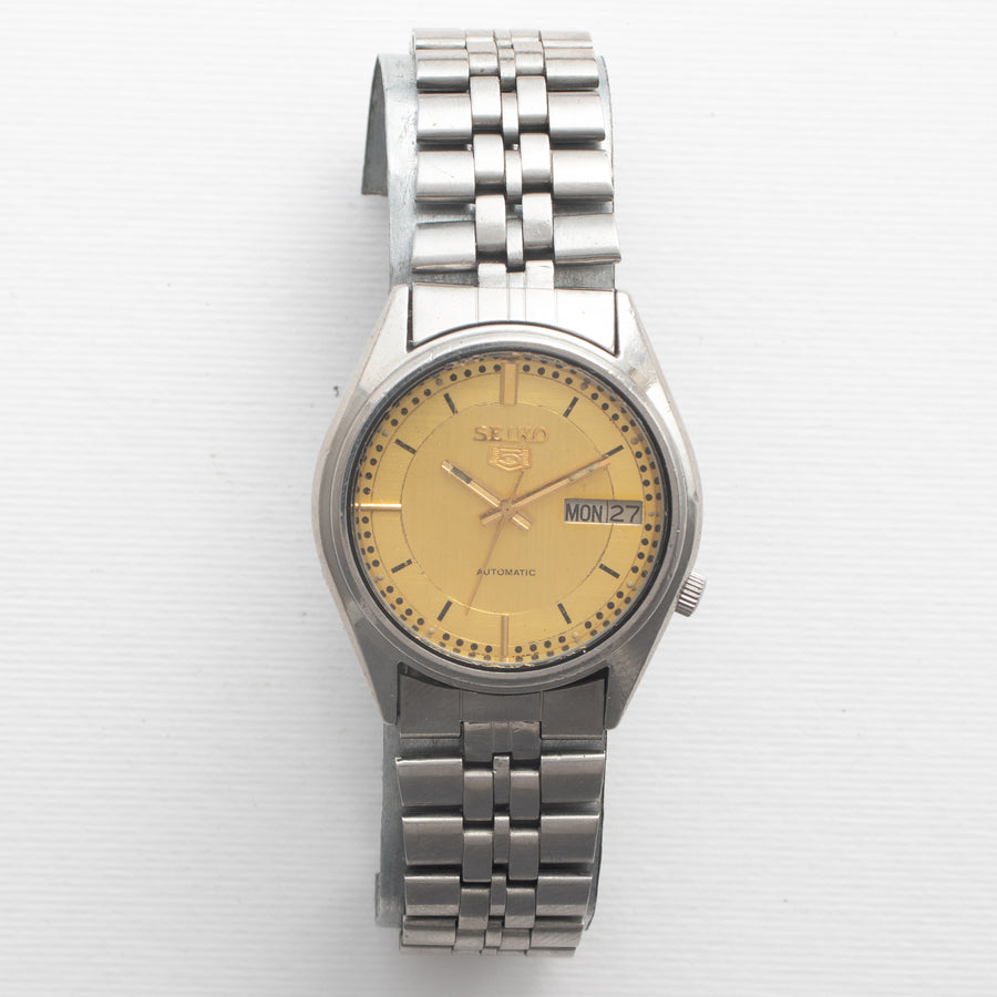 Vintage Seiko 5 7009-6001 wristwatch front view