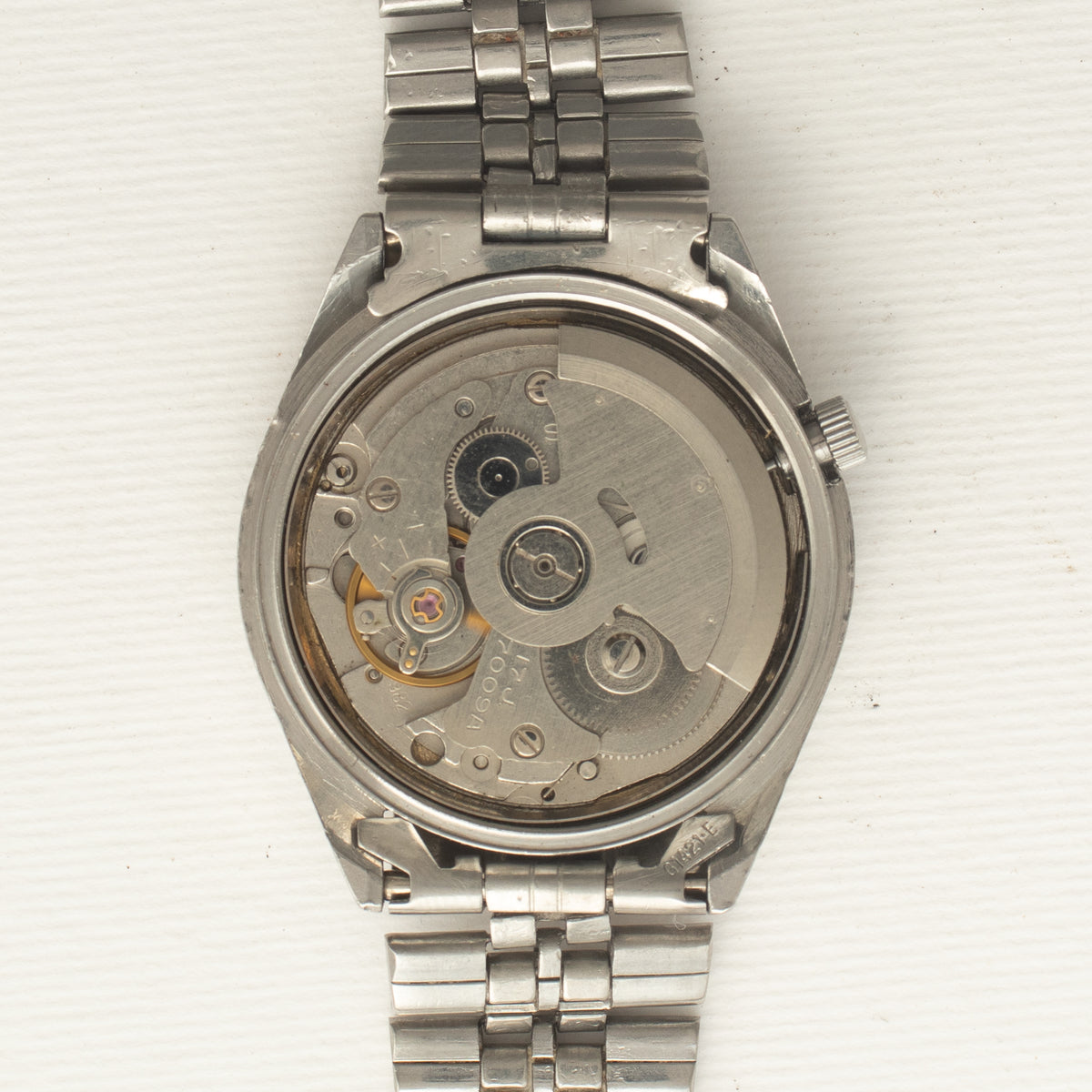 Vintage Seiko 5 7009 automatic movement alternate view