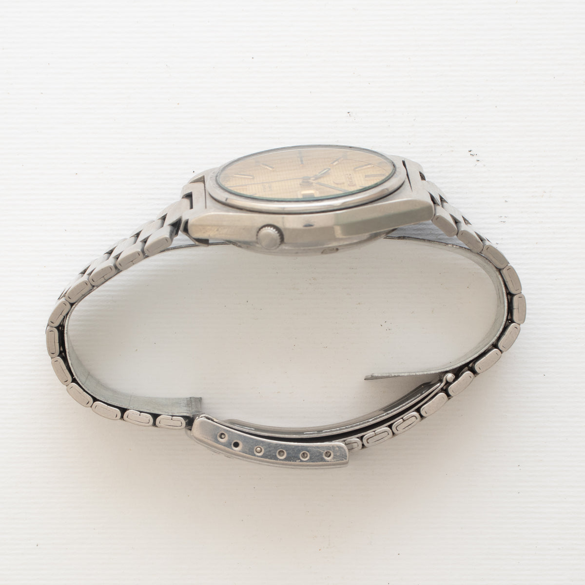 Vintage Seiko 5 7019-8180 wristwatch additional view