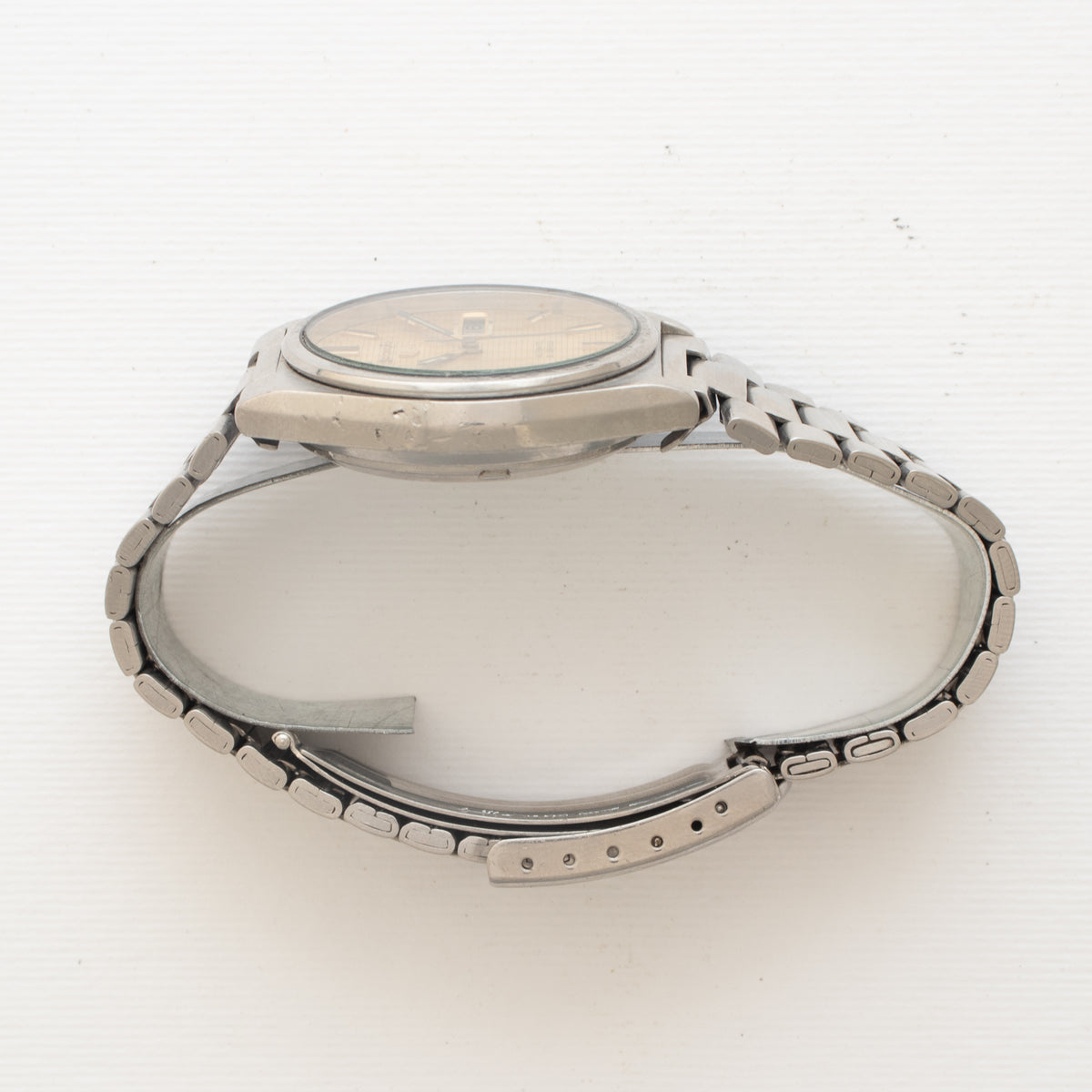 Vintage Seiko 5 7019-8180 wristwatch additional view