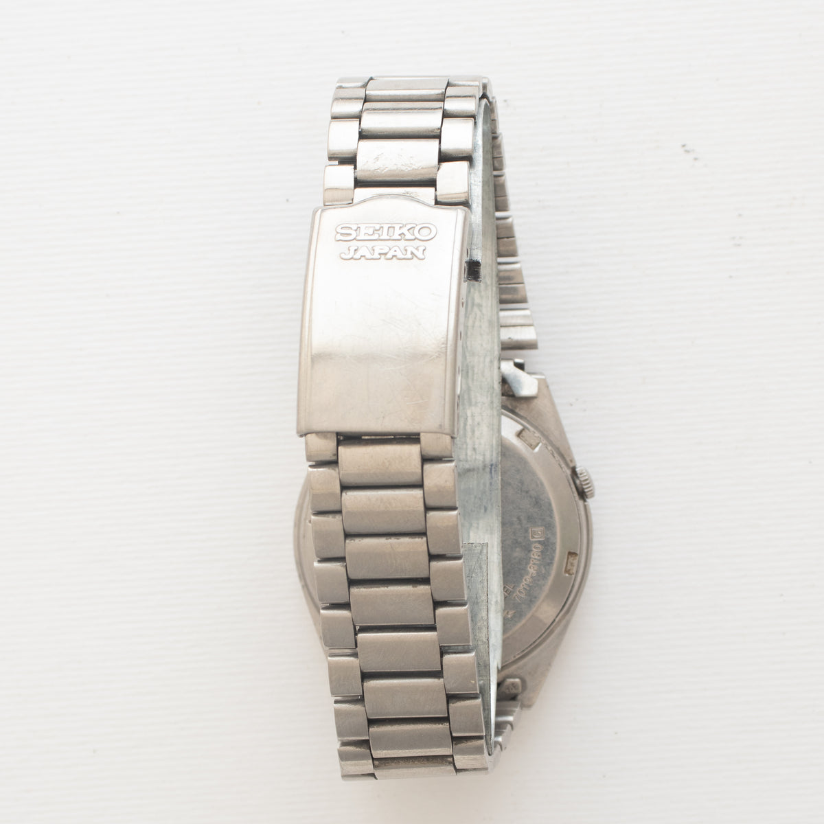 Vintage Seiko 5 7019-8180 wristwatch additional view