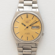 Vintage Seiko 5 7019-8180 wristwatch additional front view