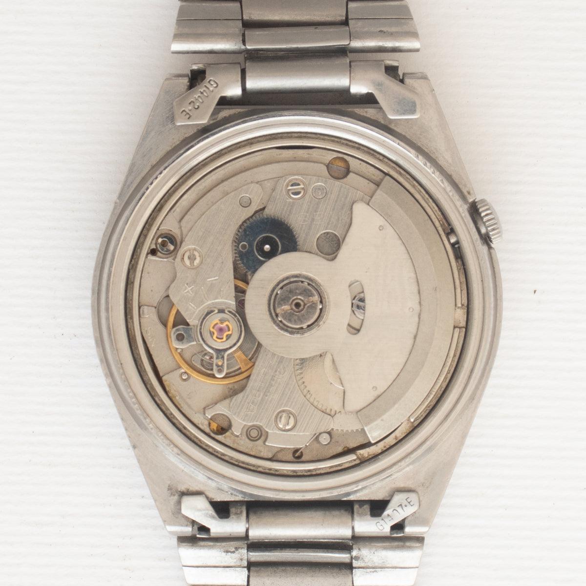Vintage Seiko 5 7019 automatic movement alternate view