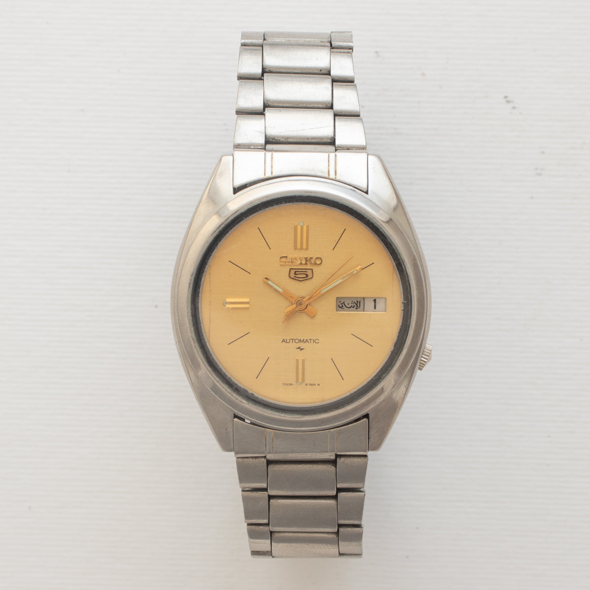 Vintage Seiko 5 7009-8742 wristwatch front view