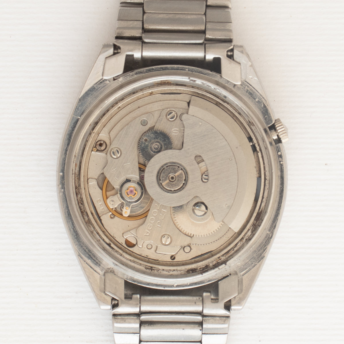Vintage Seiko 5 7009 automatic movement alternate view