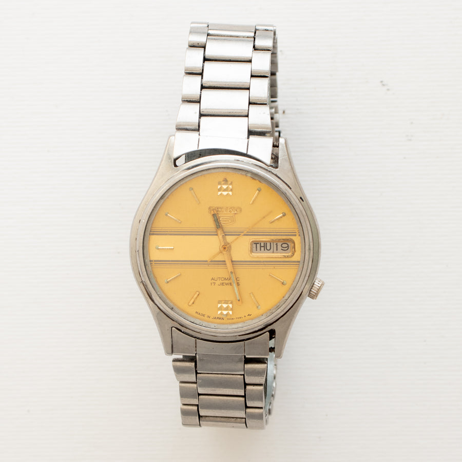Vintage Seiko 5 7009-7031 wristwatch front view