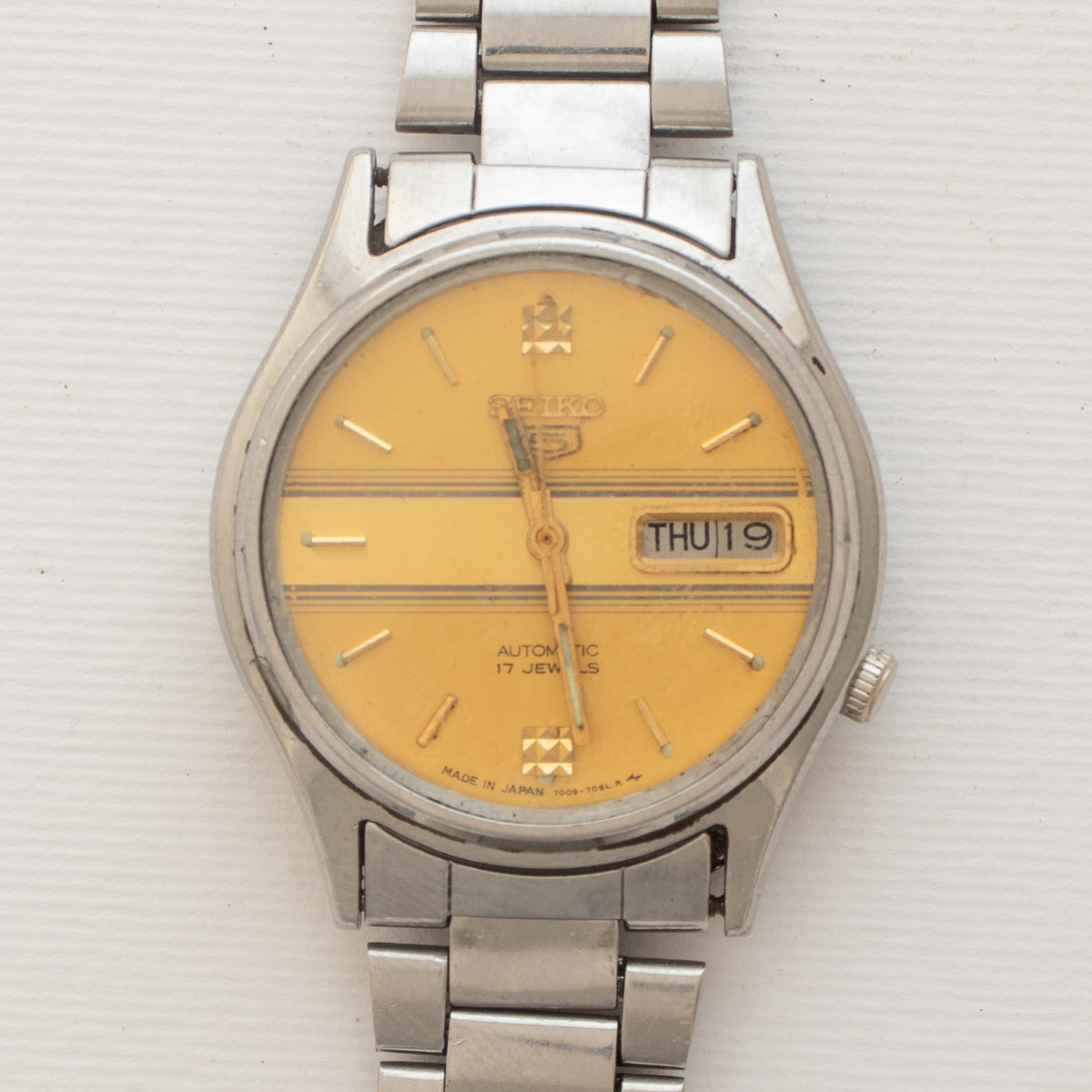 Vintage Seiko 5 7009-7031 wristwatch additional front view