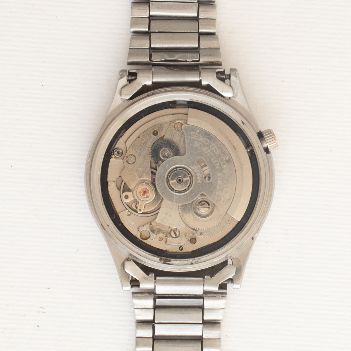 Vintage Seiko 5 7009 automatic movement alternate view