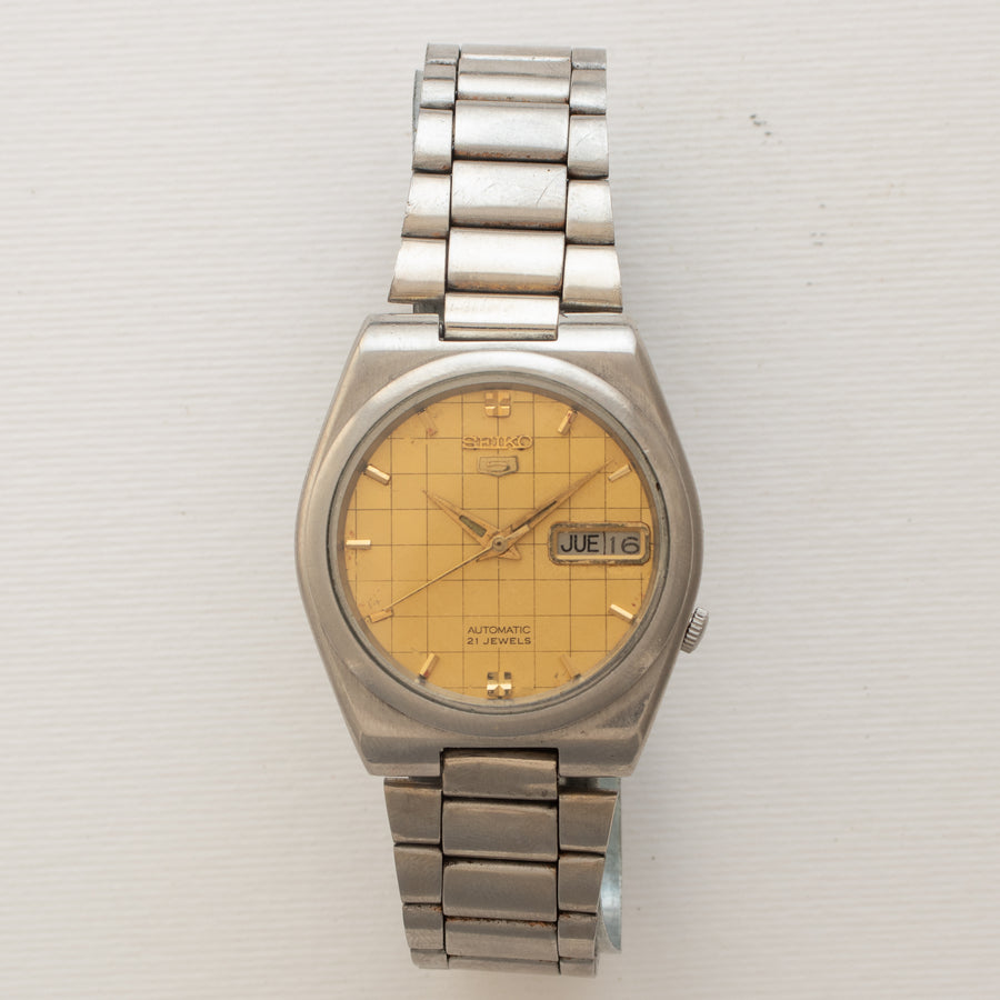 Vintage Seiko 5 7019-8180 wristwatch front view