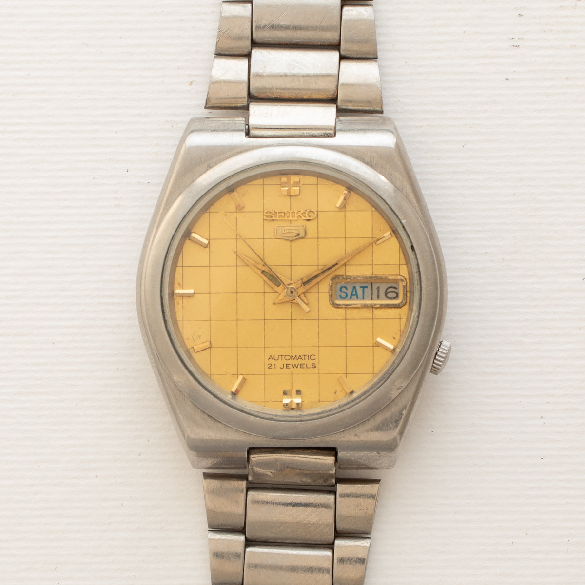 Vintage Seiko 5 7019-8180 wristwatch additional front view