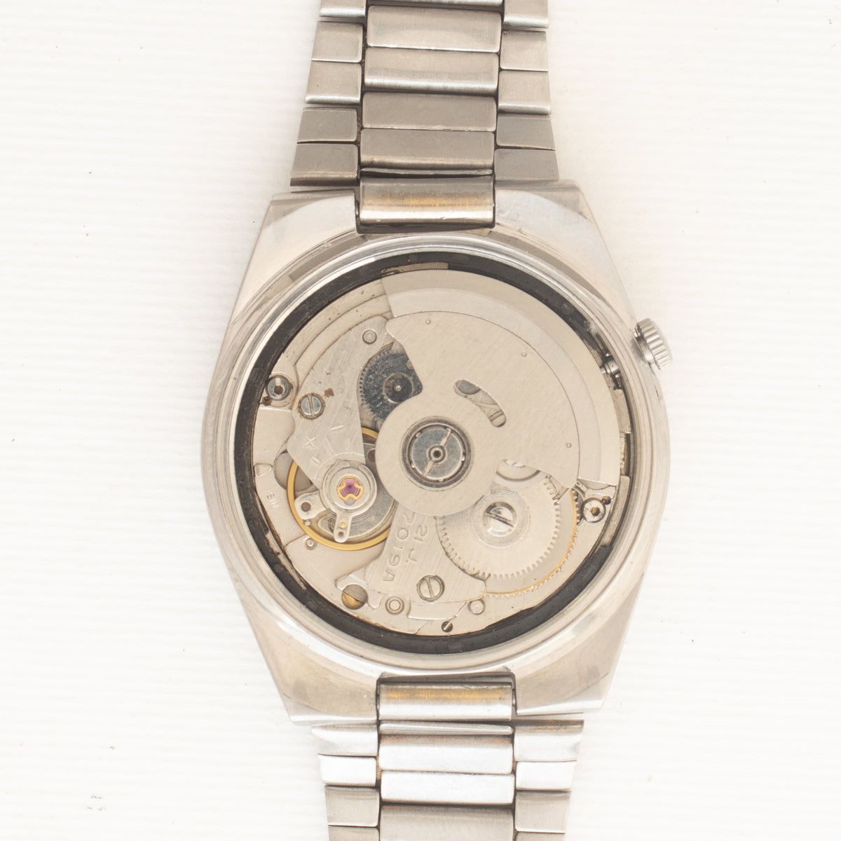 Vintage Seiko 5 7019 automatic movement alternate view