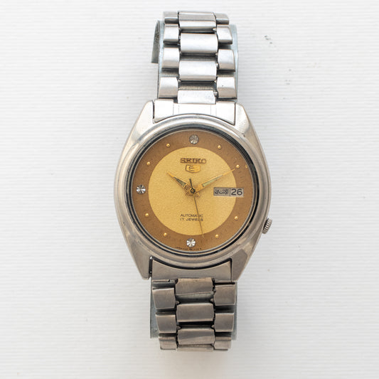 Vintage Seiko 5 7009-3041 wristwatch front view