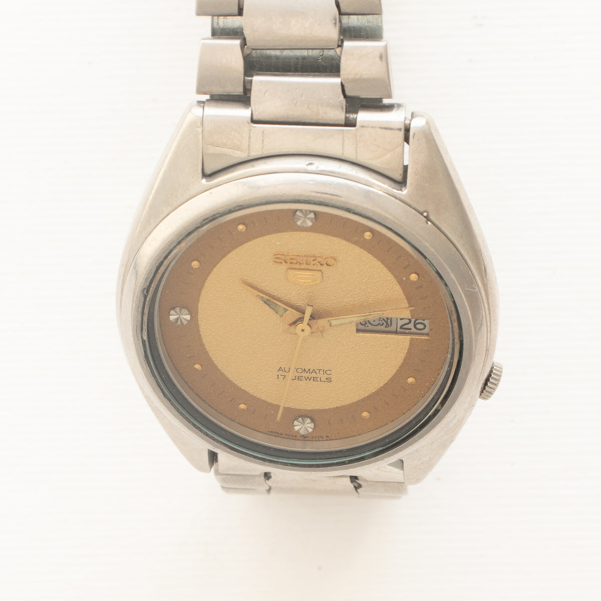 Vintage Seiko 5 7009-3041 wristwatch alternate front view