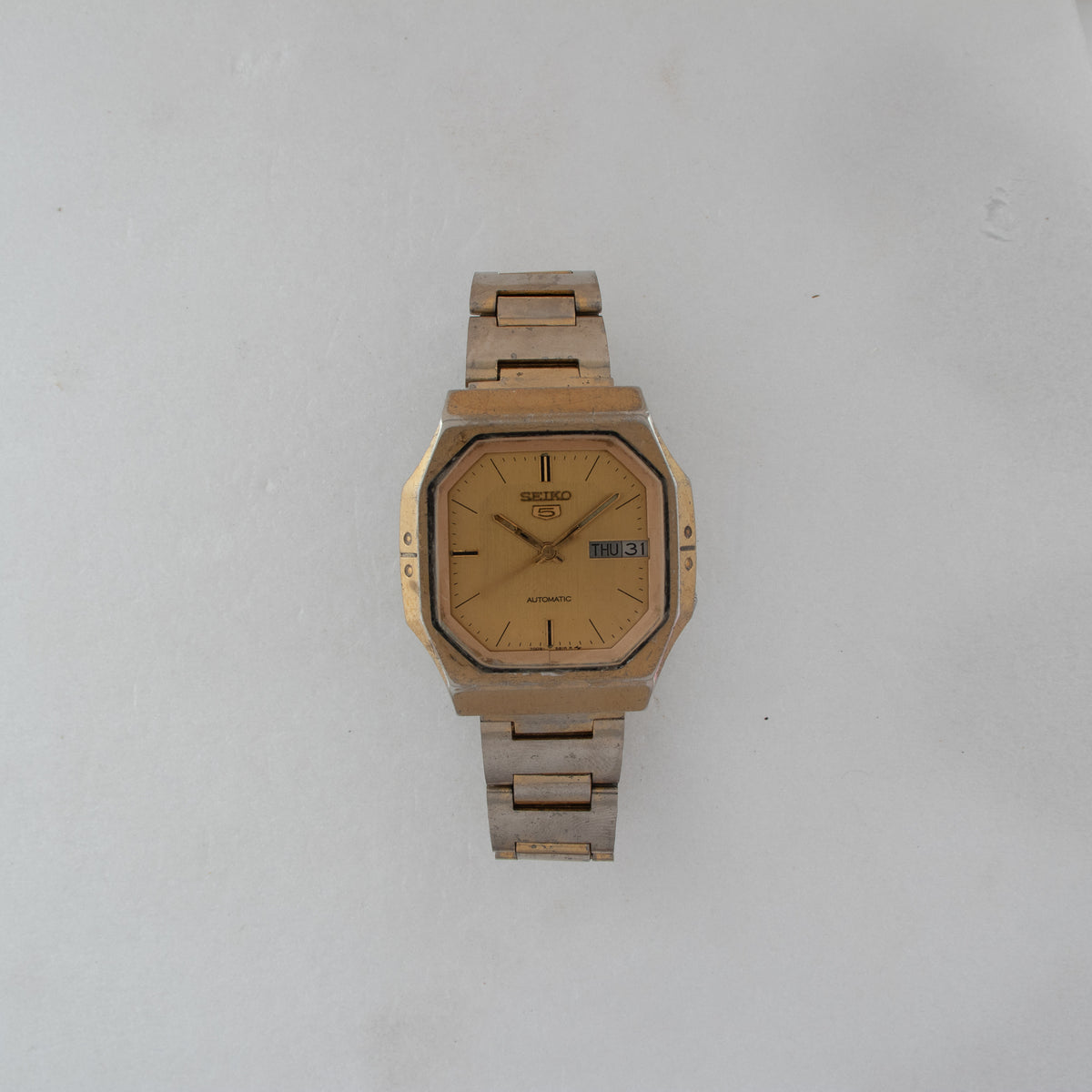 Vintage Seiko 5 7009-5620 Automatic 17J Gold Dial Day Date Wristwatch