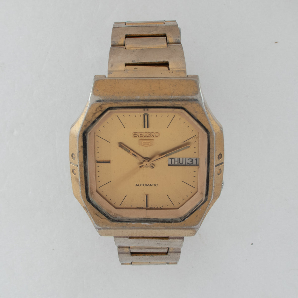 Vintage Seiko 5 7009-5620 Automatic 17J Gold Dial Day Date Wristwatch