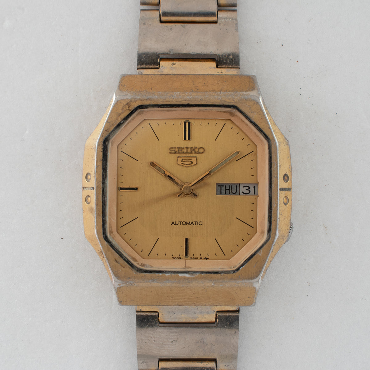 Vintage Seiko 5 7009-5620 Automatic 17J Gold Dial Day Date Wristwatch