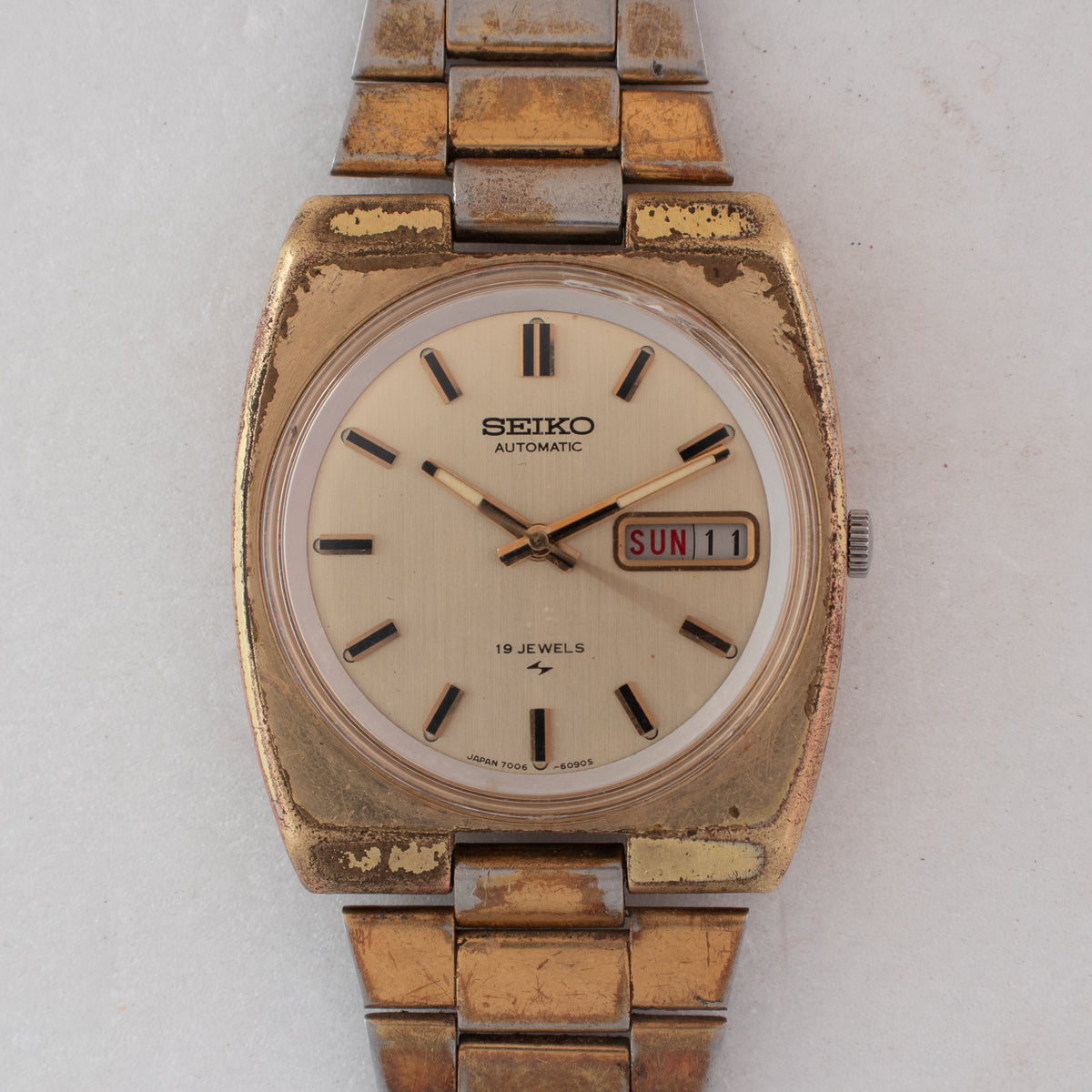 Vintage Seiko 7006-6000 Automatic 19J Champagne Dial Day Date Wristwatch