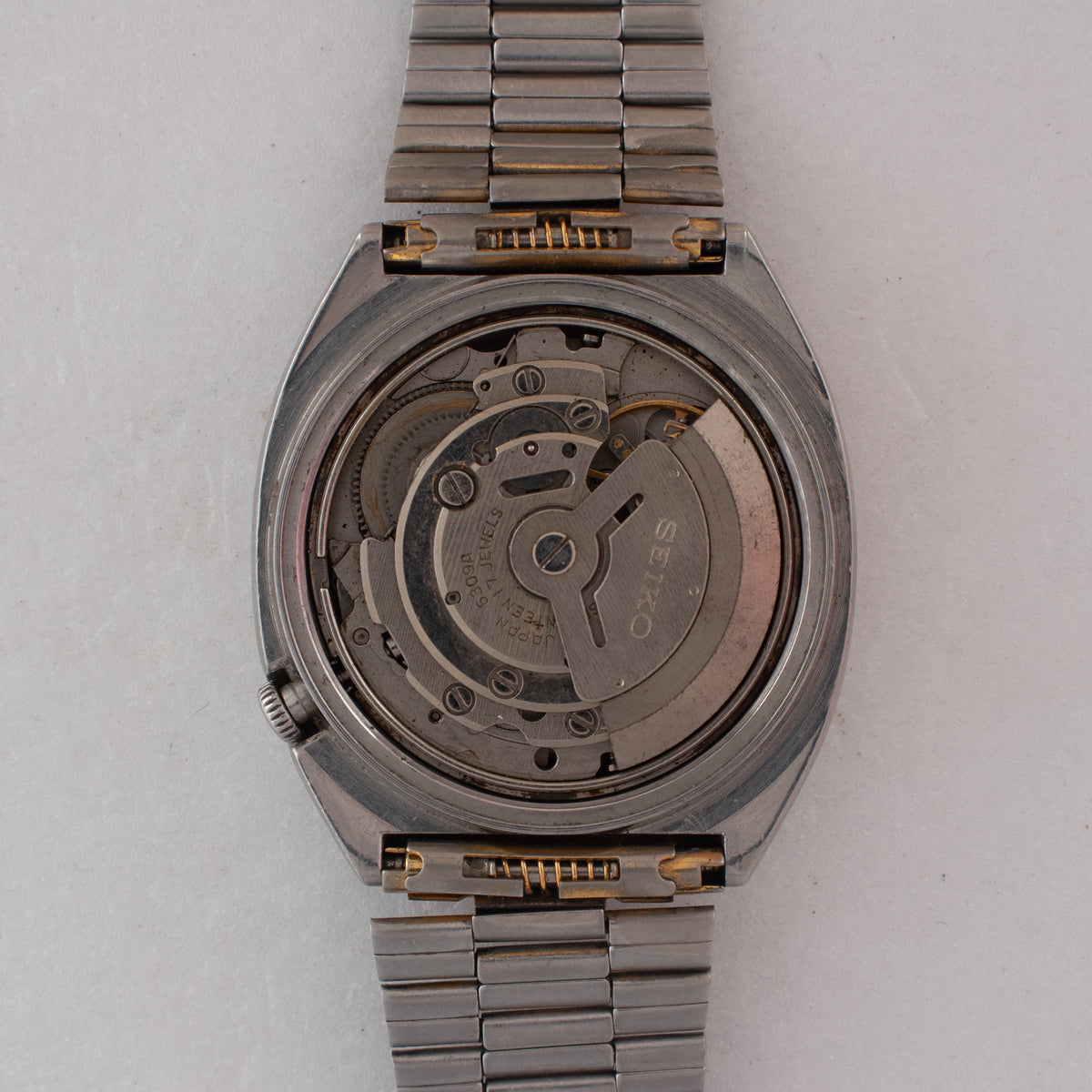 Vintage Seiko 5 7019-5420 R Automatic 21J Gold Dial Day Date Wristwatch