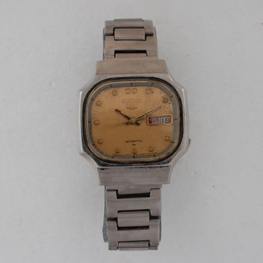 Vintage Seiko 5 7009-529B Automatic 17J Champagne Dial Day Date Wristwatch