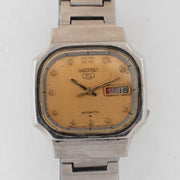 Vintage Seiko 5 7009-529B Automatic 17J Champagne Dial Day Date Wristwatch