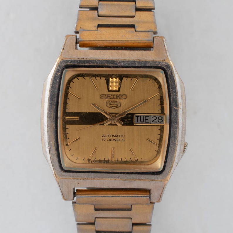 Vintage Seiko 5 7009-5862 Automatic 17J Gold Dial Day Date Wristwatch