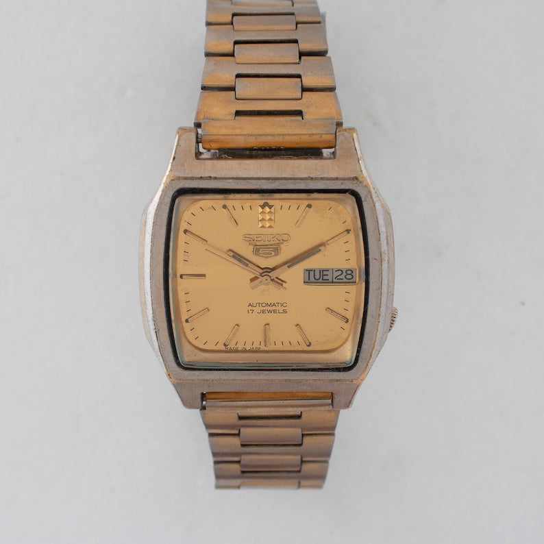 Vintage Seiko 5 7009-5862 Automatic 17J Gold Dial Day Date Wristwatch