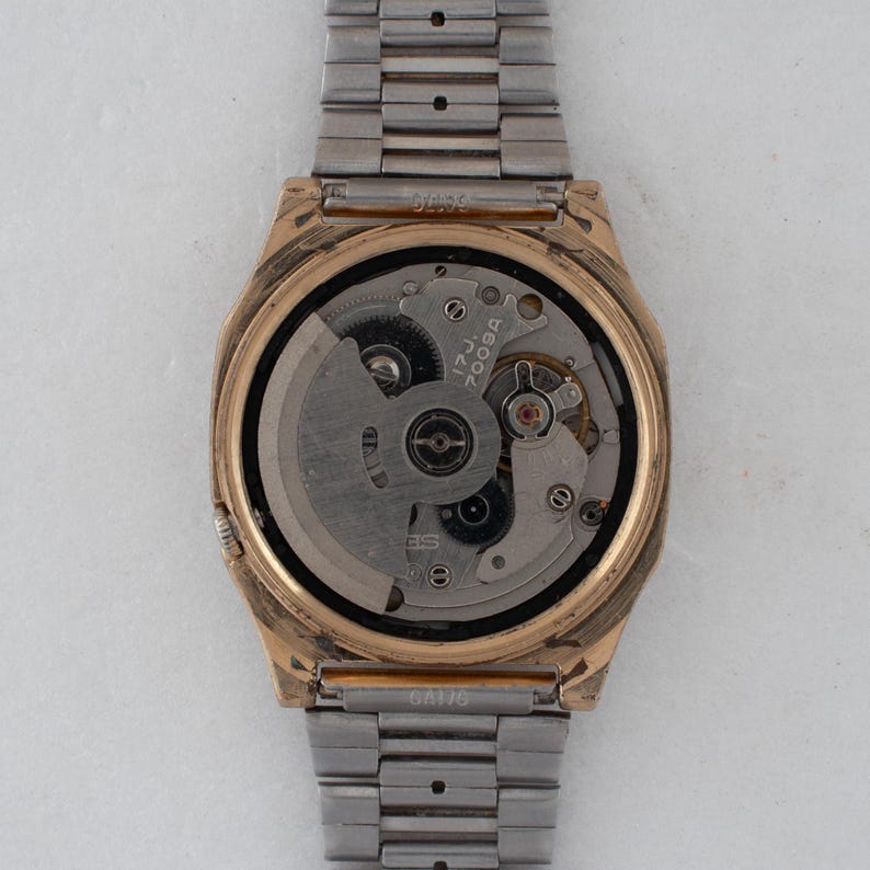 Vintage Seiko 5 7009-5862 Automatic 17J Gold Dial Day Date Wristwatch