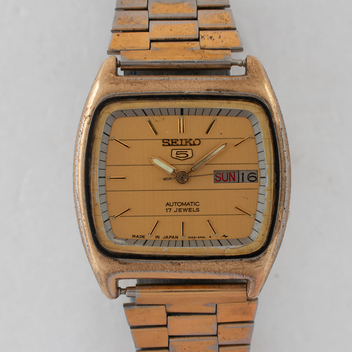 Vintage Seiko 5 7009-2031 Automatic 17J Gold Dial Day Date Wristwatch