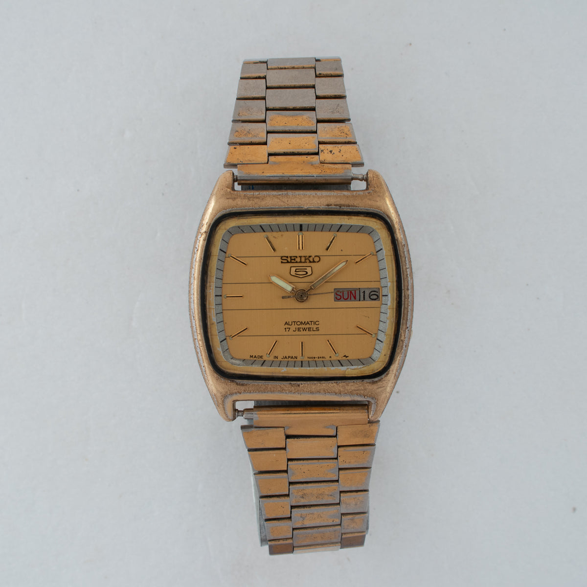 Vintage Seiko 5 7009-2031 Automatic 17J Gold Dial Day Date Wristwatch