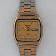 Vintage Seiko 5 7009-2031 Automatic 17J Gold Dial Day Date Wristwatch