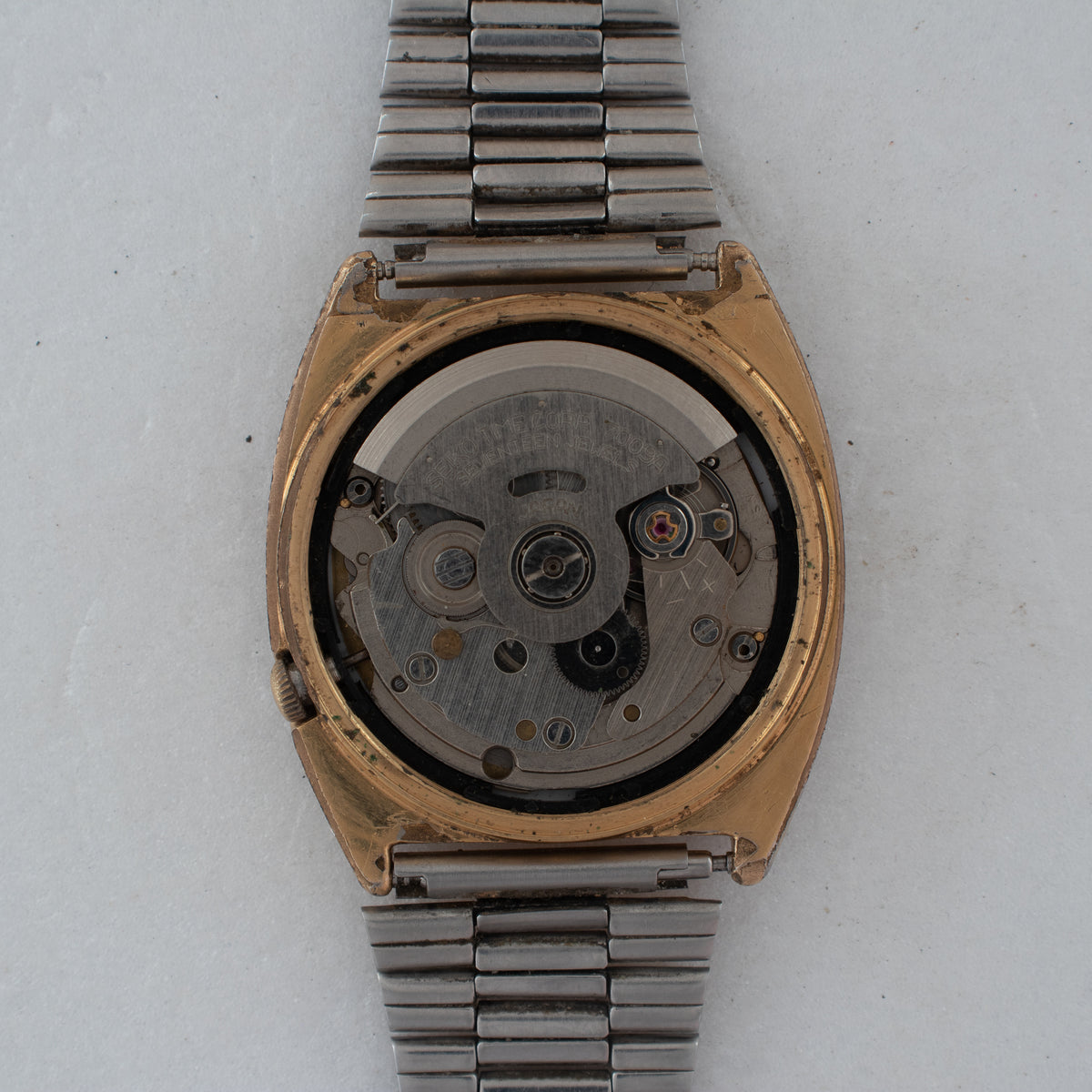 Vintage Seiko 5 7009-2031 Automatic 17J Gold Dial Day Date Wristwatch