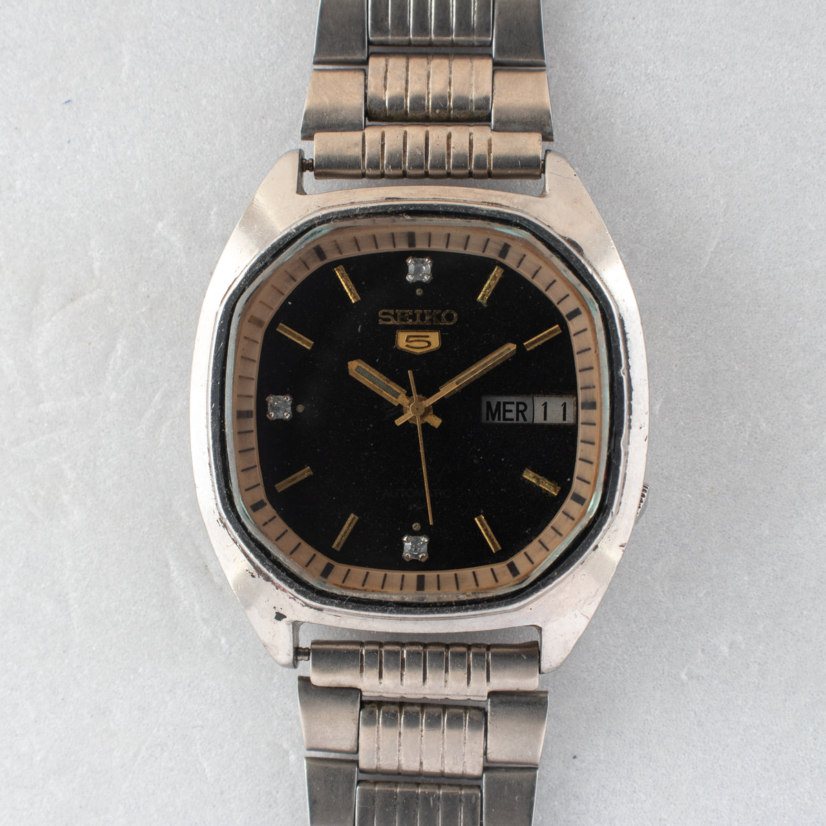 Vintage Seiko 5 7009-521A Automatic 17J Black Dial Day Date Wristwatch