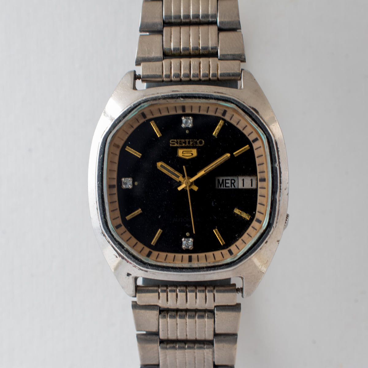 Vintage Seiko 5 7009-521A Automatic 17J Black Dial Day Date Wristwatch