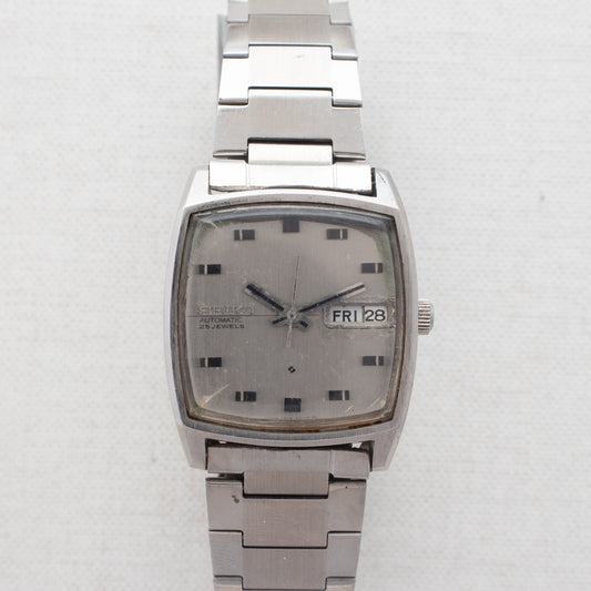 Vintage Seiko 5606-5000 Automatic 25J Silver Dial Day Date Wristwatch