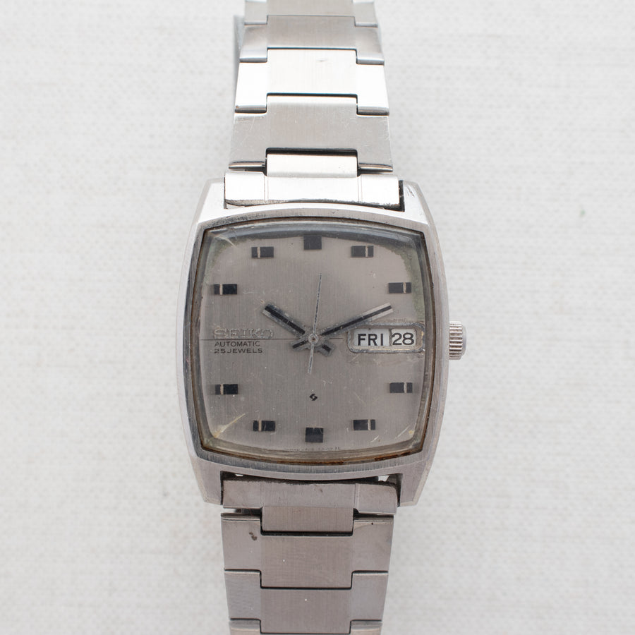 Vintage Seiko 5606-5000 Automatic 25J Silver Dial Day Date Wristwatch