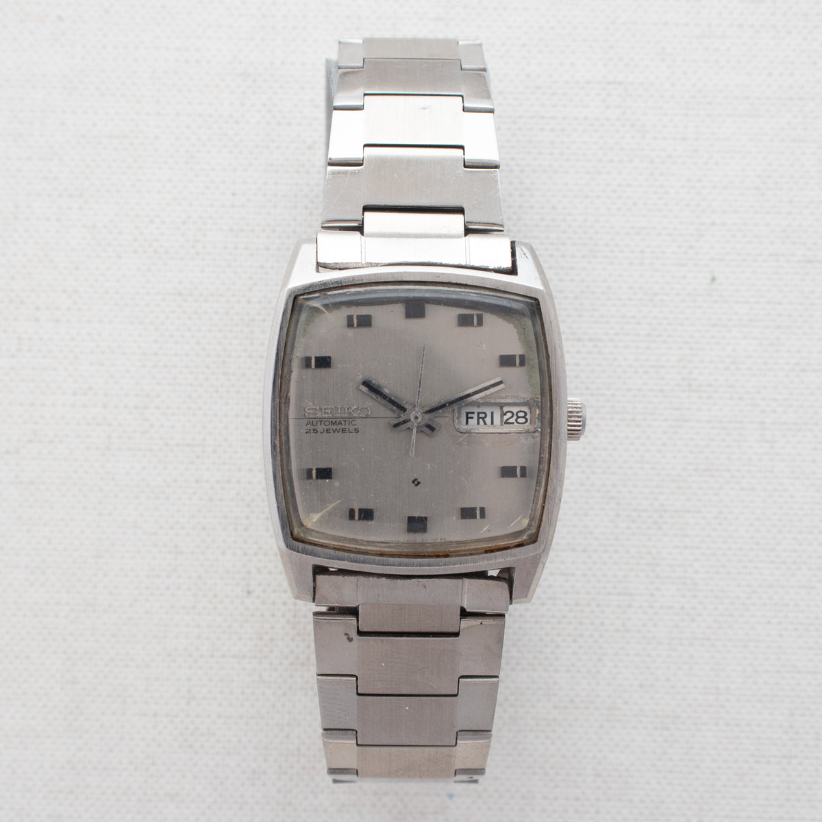 Vintage Seiko 5606-5000 Automatic 25J Silver Dial Day Date Wristwatch