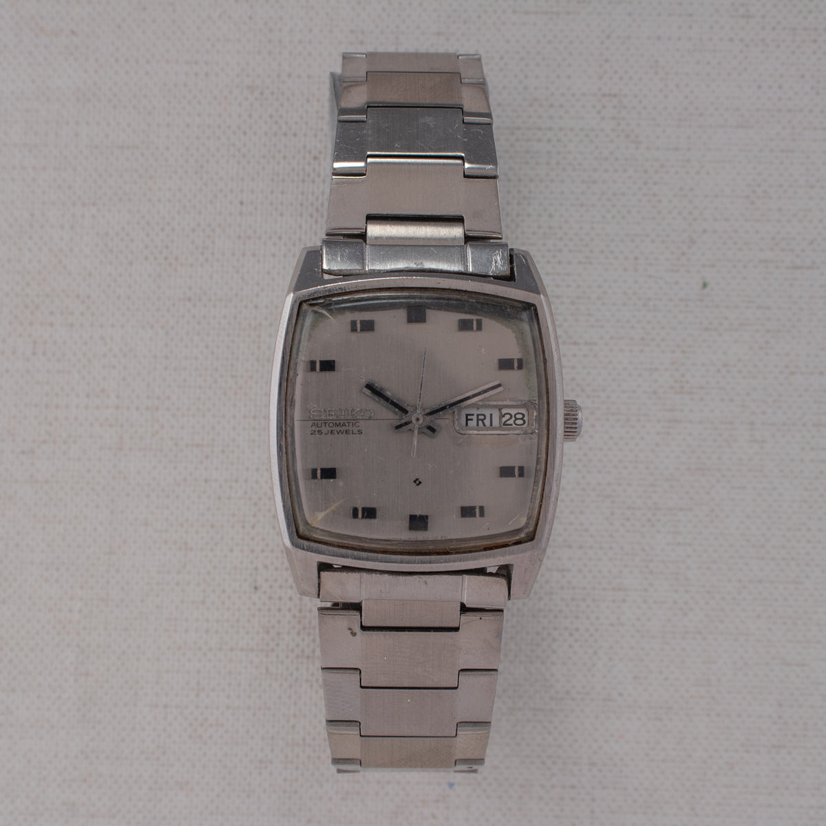 Vintage Seiko 5606-5000 Automatic 25J Silver Dial Day Date Wristwatch