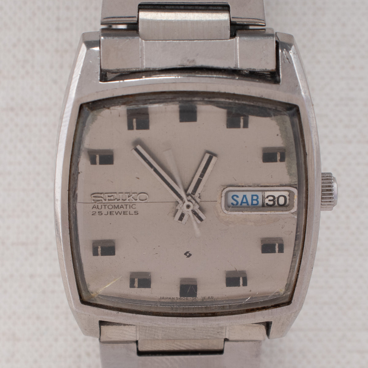 Vintage Seiko 5606-5000 Automatic 25J Silver Dial Day Date Wristwatch