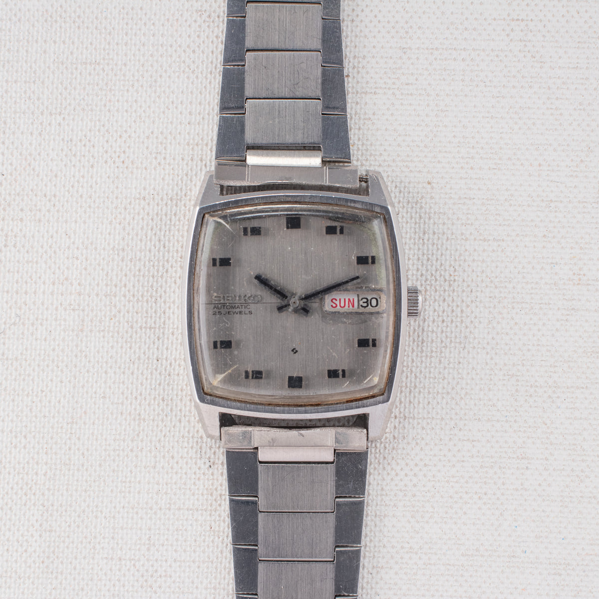 Vintage Seiko 5606-5000 Automatic 25J Silver Dial Day Date Wristwatch