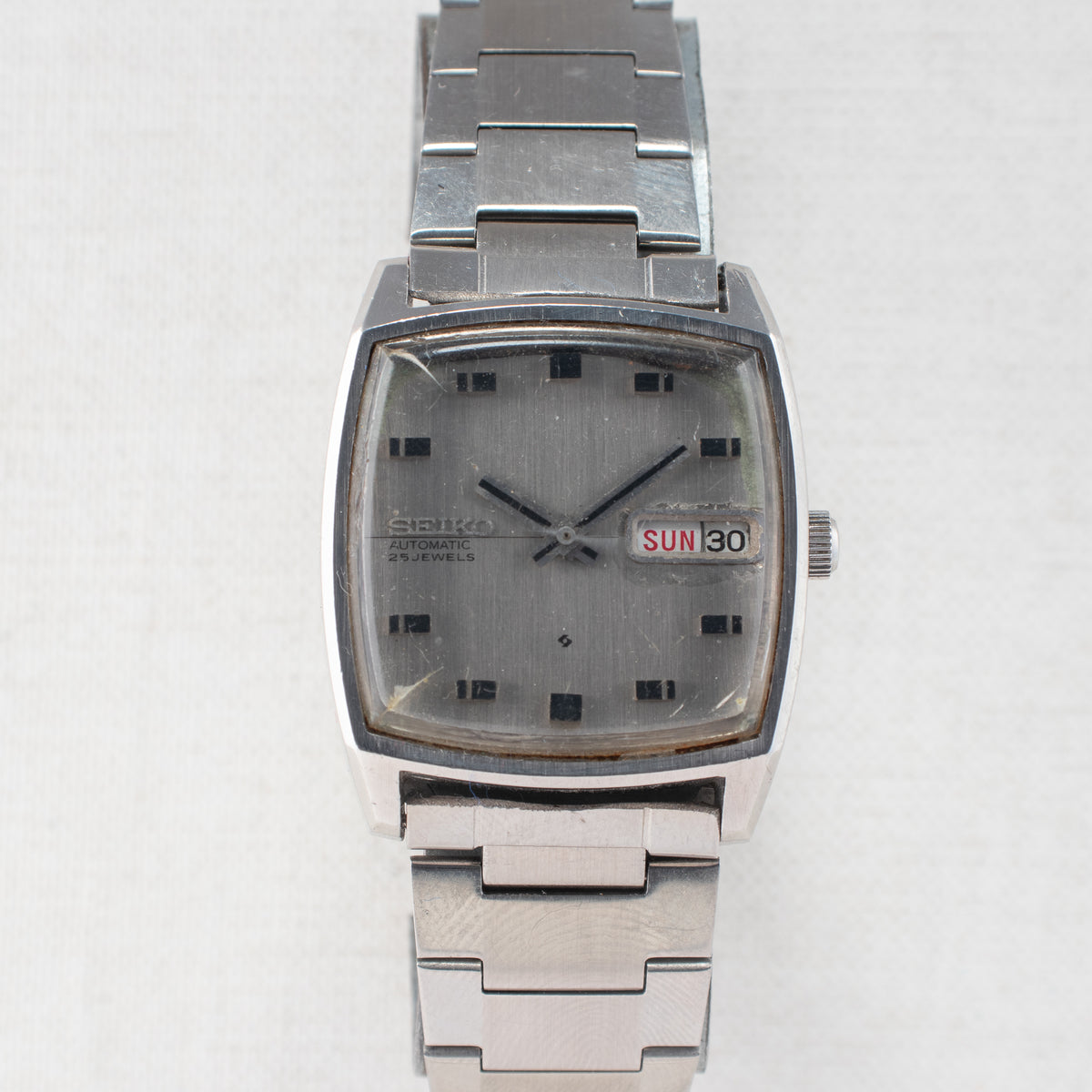 Vintage Seiko 5606-5000 Automatic 25J Silver Dial Day Date Wristwatch