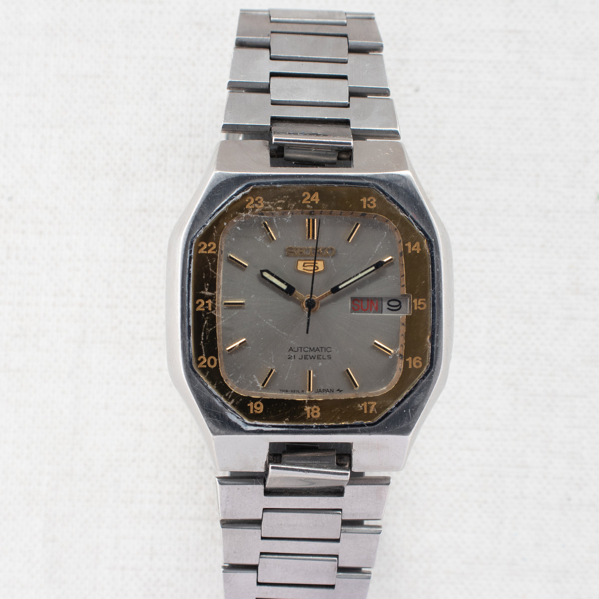 Vintage Seiko 5 7019-520B Automatic 21J Silver Dial Day Date Wristwatch