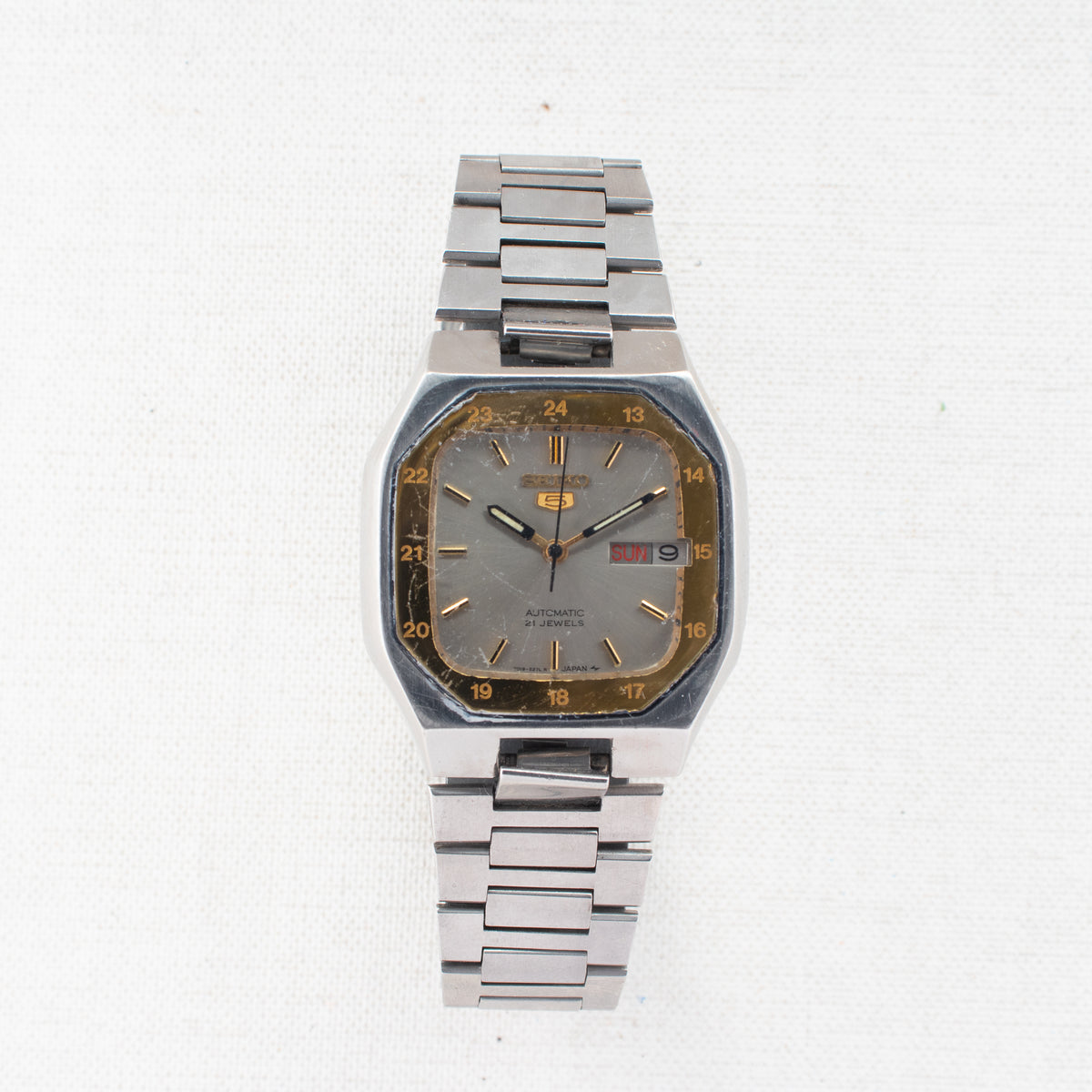 Vintage Seiko 5 7019-520B Automatic 21J Silver Dial Day Date Wristwatch
