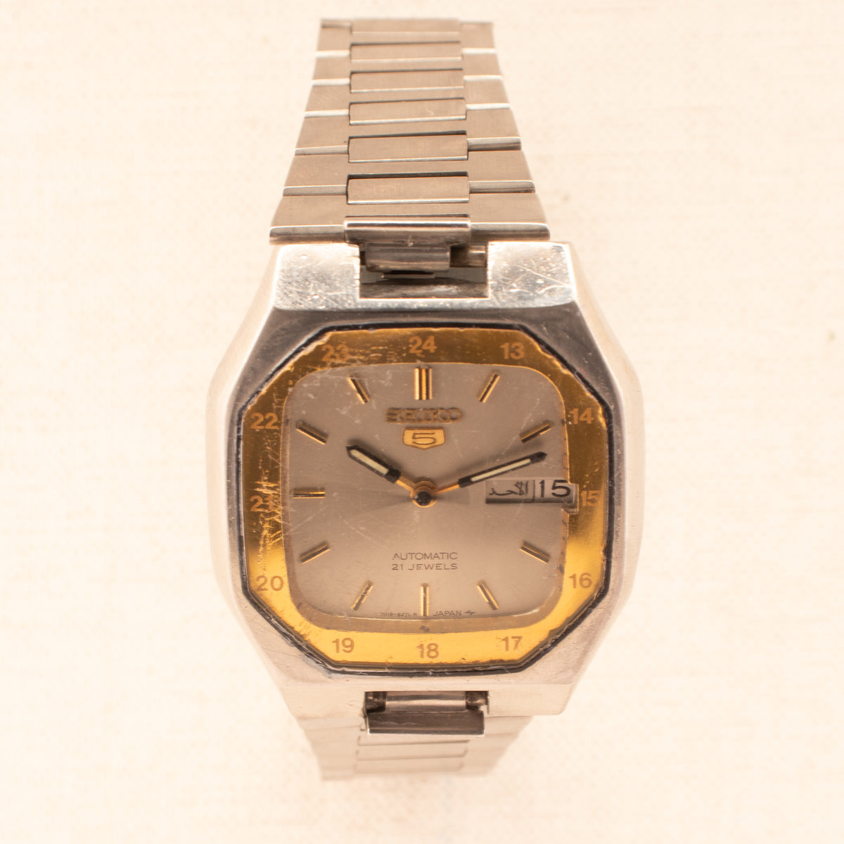 Vintage Seiko 5 7019-520B Automatic 21J Silver Dial Day Date Wristwatch